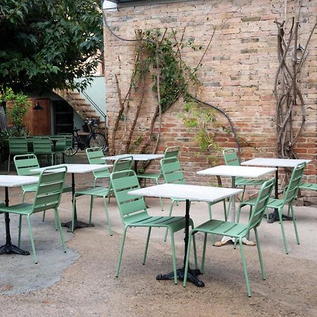 Flora Banyoles Exterior foto